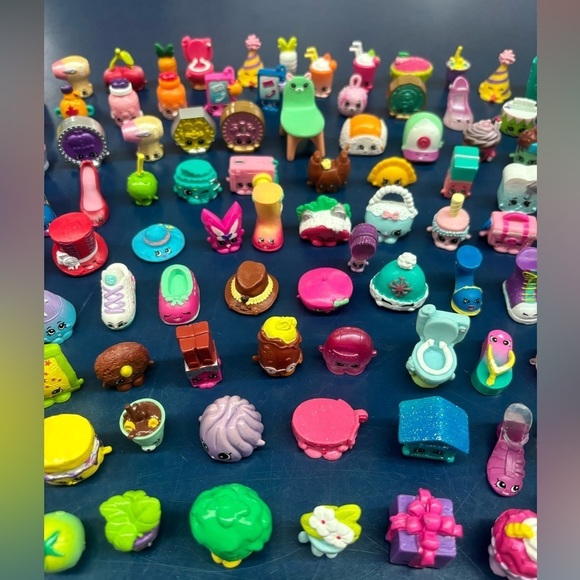 Random 12 shopkins toys $20! - Picture 5 of 6